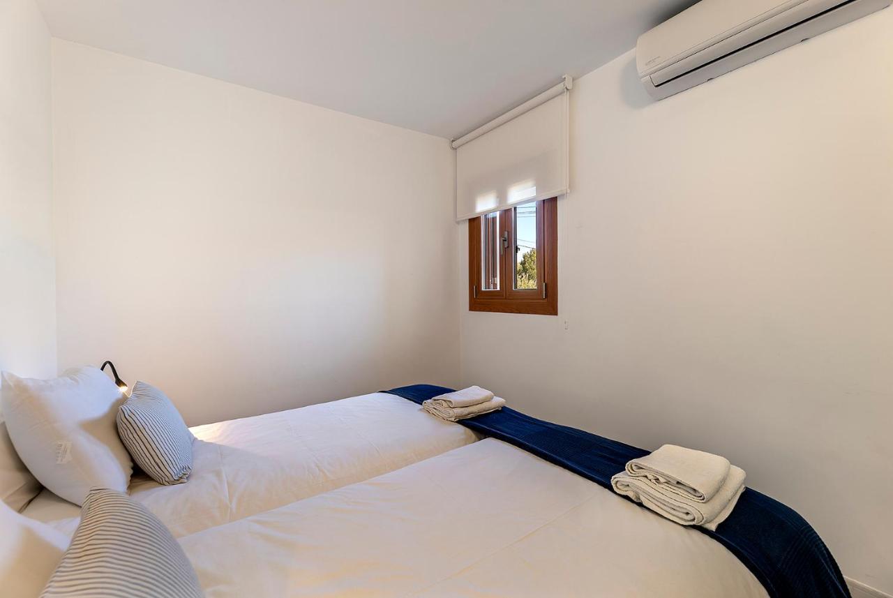 Appartement La Gola Apartment, First-line Beachfront, Newly Refurbished